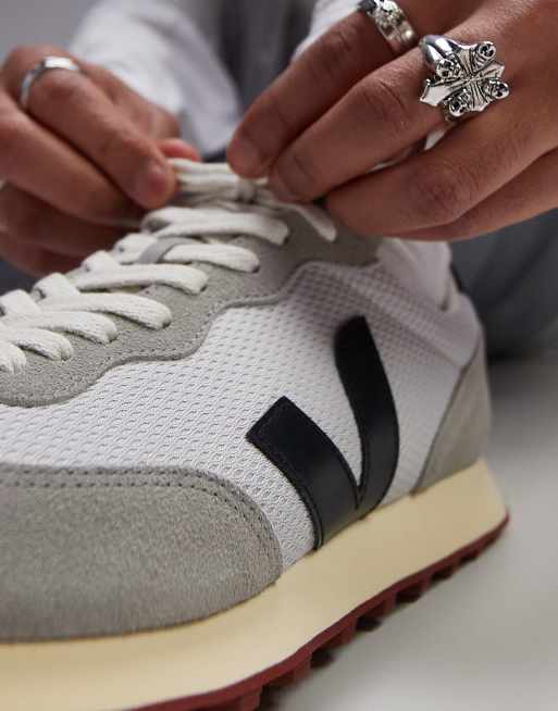 VEJA - Rio Branco - Sneakers in camoscio grigio chiaro nero, 3 di 5