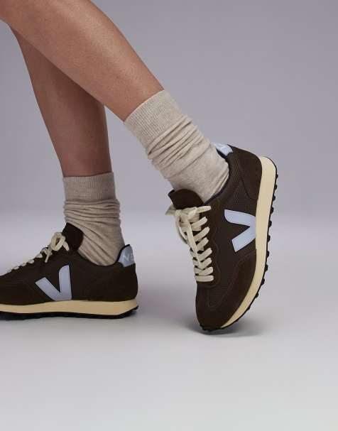 VEJA Rio Branco suede trainer in brown alveomesh - view 1