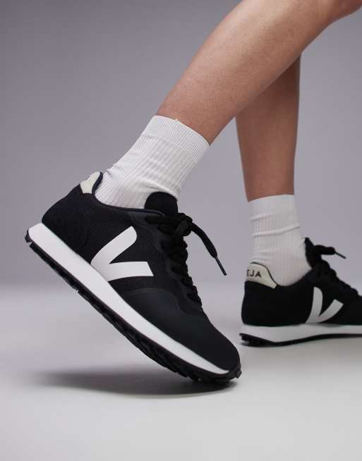 VEJA - SDU - Sorte og hvide sneakers i mesh