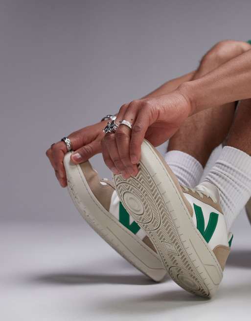 VEJA – V-10 – Beige, gröna och extra vita sneakers i kromfritt läder, 3 av 5