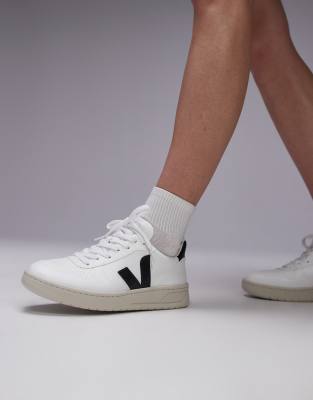 VEJA - V-10 - Leder-Sneaker in Extra-Weiß und Schwarz