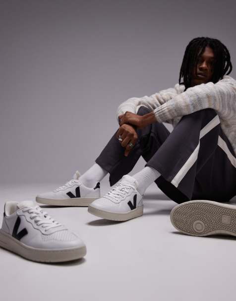 VEJA V-10 trainer in extra white black - view 1