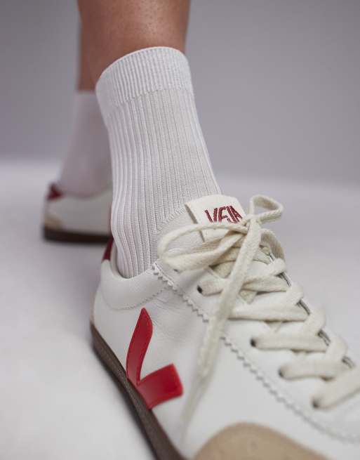 VEJA Volley Sneakers in rood ASOS