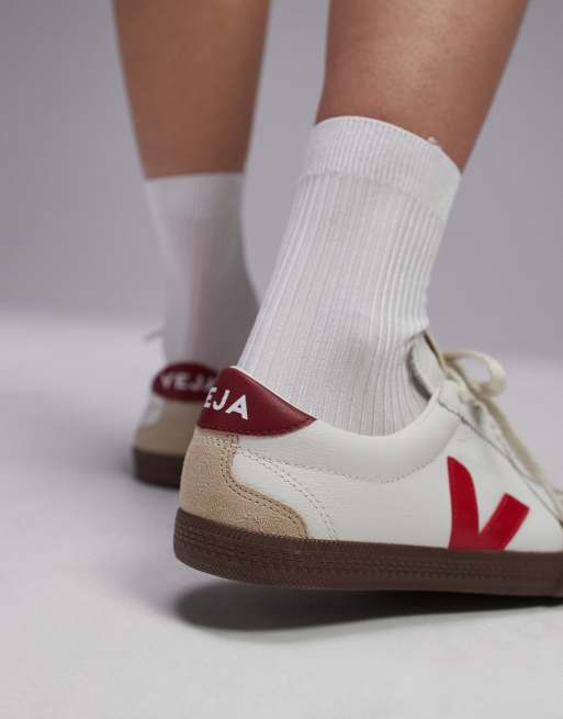 VEJA Volley trainer in red