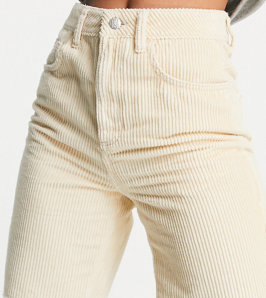 фото Вельветовые удлиненные шорты цвета экрю в винтажном стиле 90-х reclaimed vintage inspired-белый