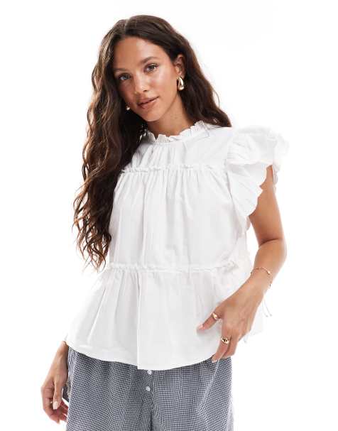 Vero Moda - Aangerimpelde top met stroken en ruche op de schouders in wit - view 1