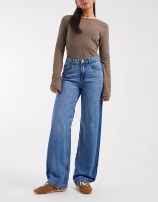 Vero Moda - Allison - Gerade geschnittene Jeans in zwei verschiedenen Mittelblautönen