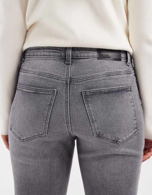 Vero Moda – Amara – Jeansy ze stretchem, prostymi nogawkami do kostek i efektem sprania, 5 z 5