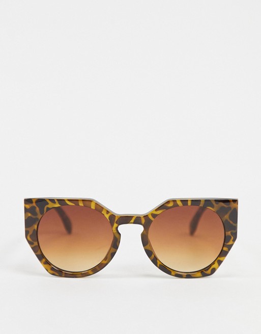 Vero Moda angular cateye sunglasses in tortoise shell