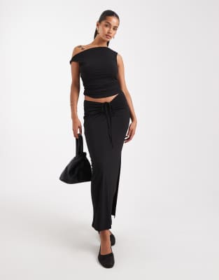 Vero Moda - Anschmiegsamer Maxirock in Schwarz mit geraffter Vorderseite, Kombiteil