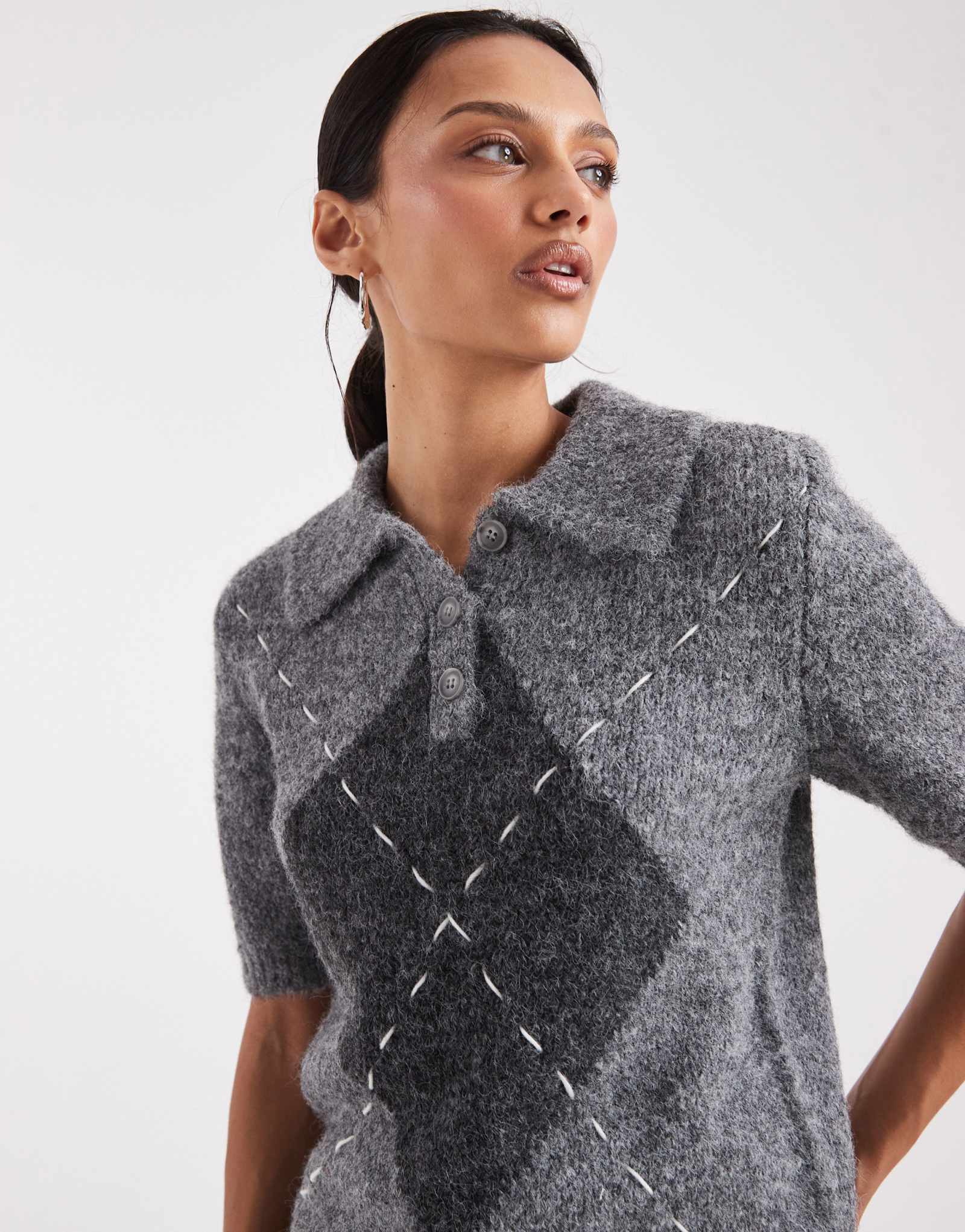 Трикотажная рубашка-поло Vero Moda с вышивкой в стиле аргайл светло-серого цвета