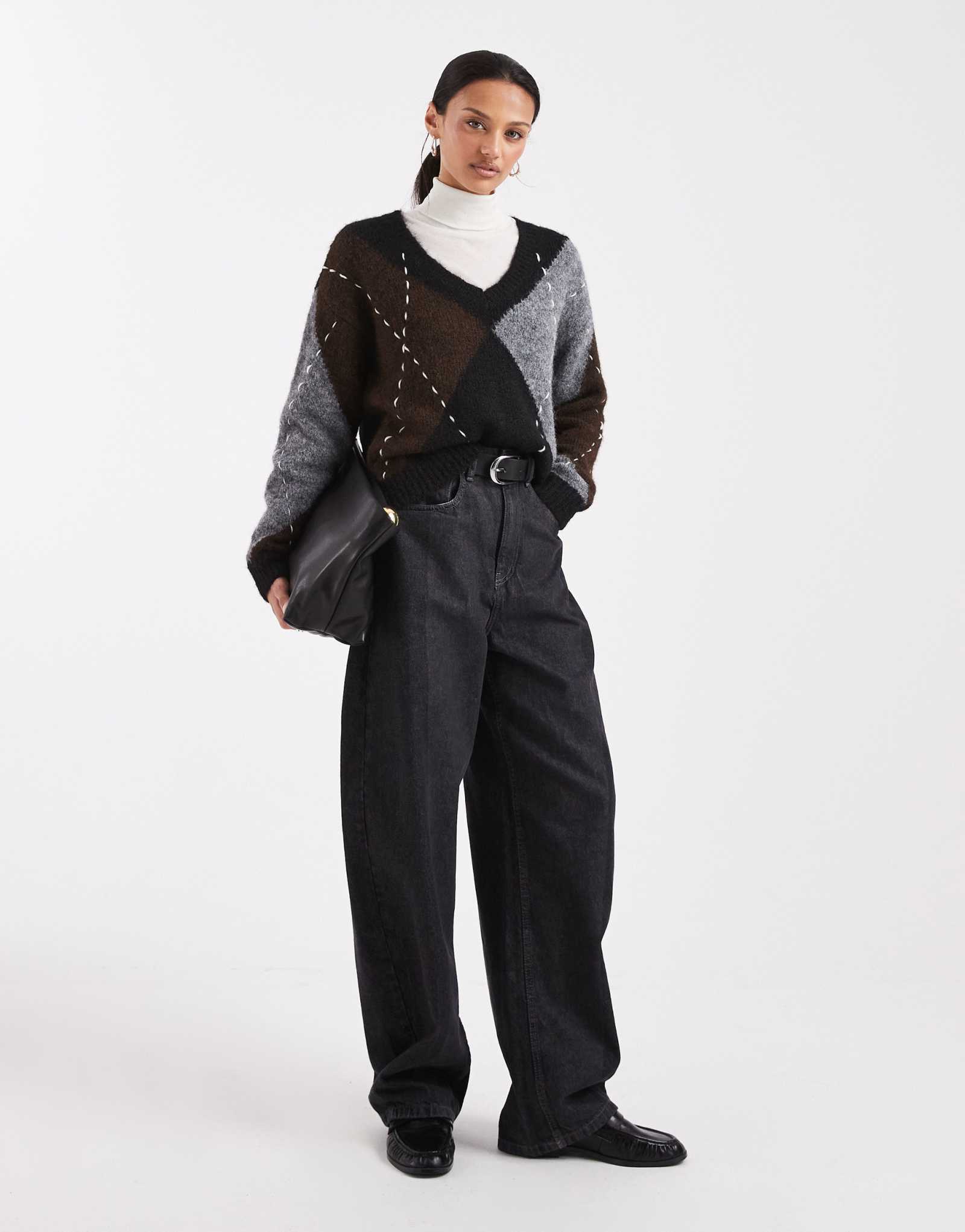 Вязаный свитер Vero Moda с вышивкой в стиле аргайл черного и шоколадно-коричневого цветов