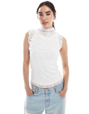 Vero Moda - Ärmelloses, gerafftes Oberteil aus transparenter Spitze in Weiß