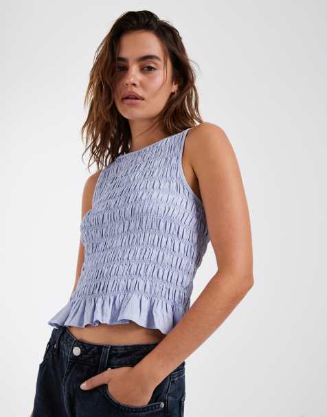 Vero Moda – Ärmelloses, gesmoktes Oberteil in Brunnera-Blau mit Rüschensaum - view 1