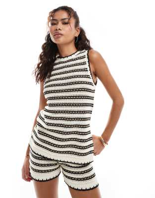 Vero Moda - Ärmelloses, gestreiftes Longline-Oberteil aus Häkelstoff in Schwarz und Cremeweiß, Kombiteil