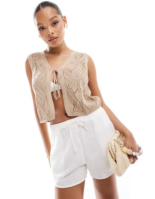 Vero Moda – Ärmelloses Häkel-Weste in Beige mit Bindedetail vorn