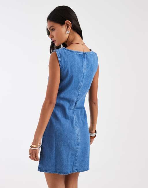 Vero Moda – Ärmelloses, tailliertes Mini-Jeanskleid in mittelblauer Waschung, 4 von 4