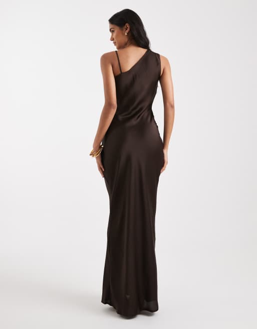 Vero Moda asymmetric shoulder detail ruched satin maxi dress in chocolate, 4 of 4