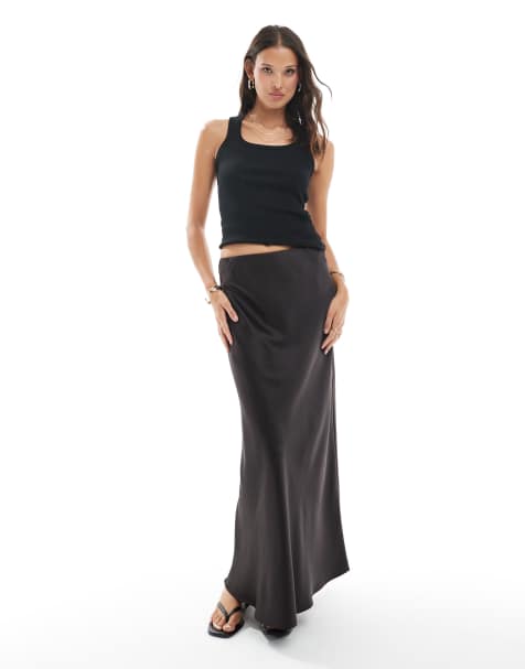 Vero Moda – Asymmetrischer Satin-Midirock in Schokobraun - view 1