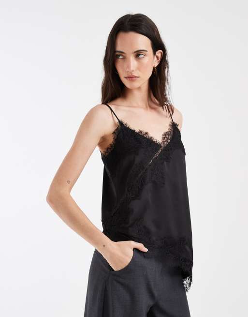 Vero Moda asymmetrisk satin cami-top med blondedetalje i sort, 3 af 4