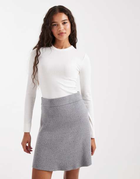 Vero Moda – Ausgestellter Minirock aus Strick in Grau meliert - view 1