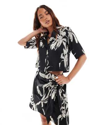 Aware boxy cropped shirt in palm print - part of a set-Black