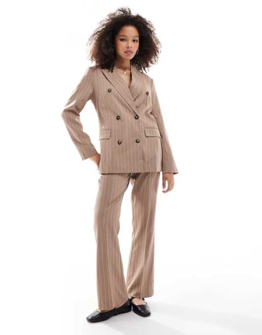 Vero Moda - Aware - Coordinato beige gessato con blazer doppiopetto oversize e pantaloni svasati taglio corto