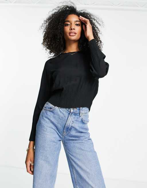 Black shirt hem jumper best sale