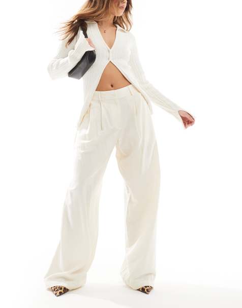 Vero Moda - AWARE – Gräddvita, figursydda, draperade byxor i dad-modell - view 1