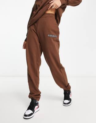 Vero Moda - Aware - Jogginghose in Schokoladenbraun