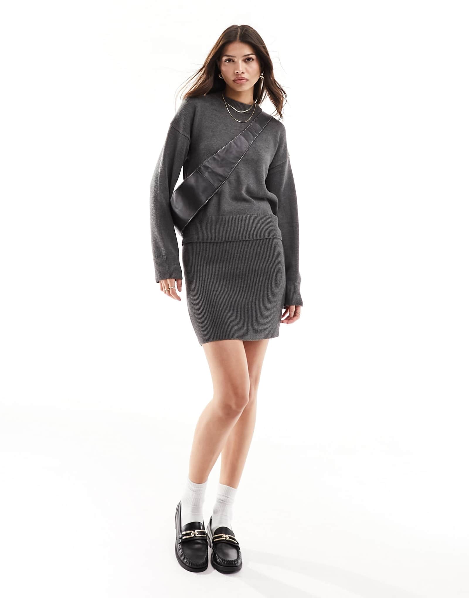 Вязаная мини-юбка Vero Moda Aware темно-серого меланжевого цвета - часть комплекта