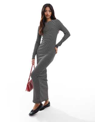 vero moda aware long sleeved jersey midi dress in black stripe