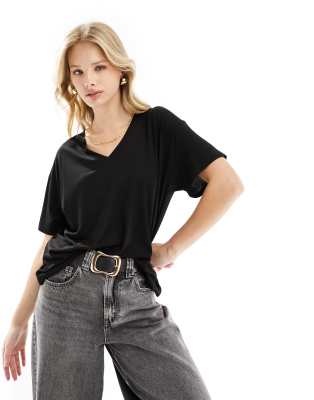 Vero Moda Aware stay black v neck t-shirt in black