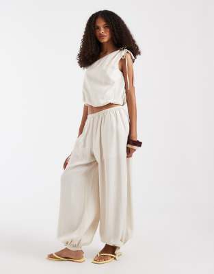Vero Moda Balloon Pants With Ankle Detail In White