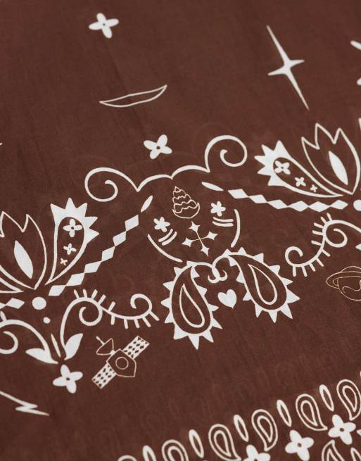 Vero Moda bandana-sjaal met paisleymotief in bruin, 2 van 3