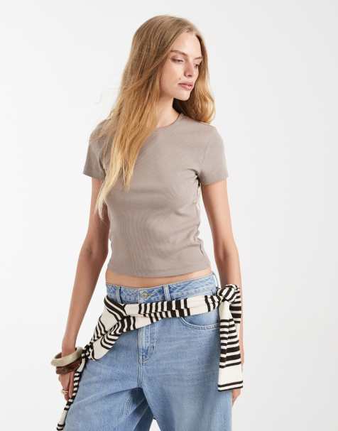Vero Moda – Beżowy prążkowany T-shirt z okrągłym dekoltem - view 1