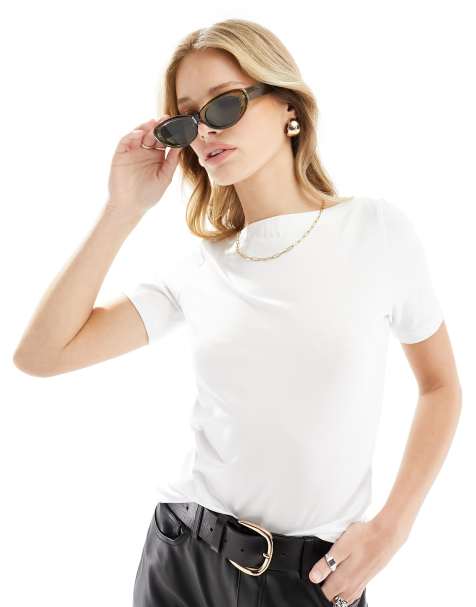 Vero Moda – Biały dopasowany T-shirt z dekoltem w łódkę - view 1