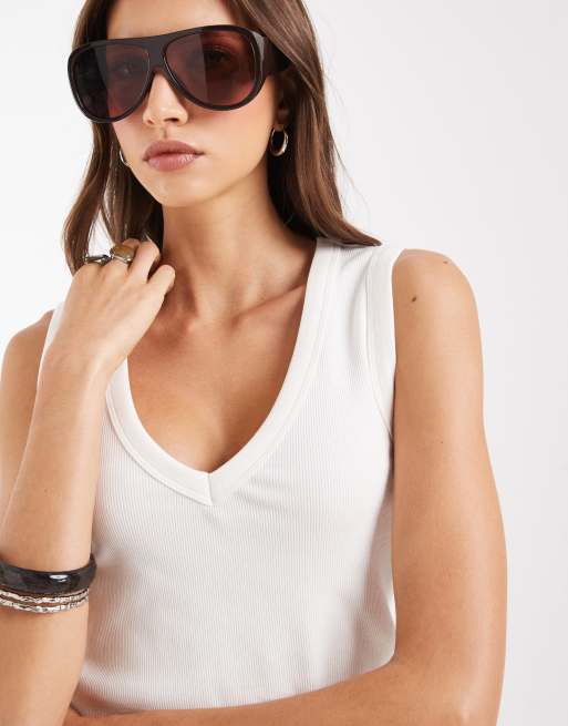 Vero Moda – Biały prążkowany podkoszulek z głębokim dekoltem V, 3 z 4