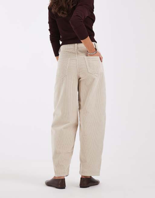 Vero Moda Billie pantalones de pana de pernera barrel en color avena, 5 de 5