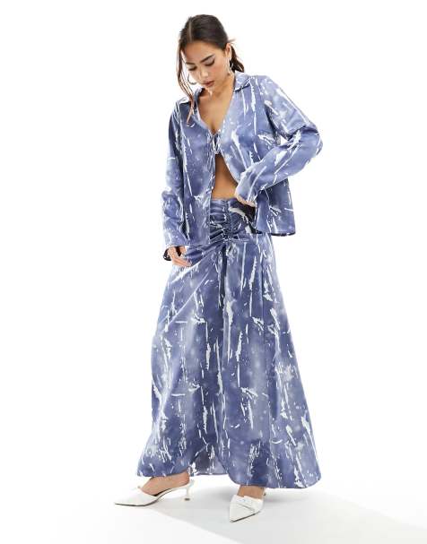 Vero Moda - Blå maxinederdel i satin med rynket front og krøllet print - Del af sæt - view 1