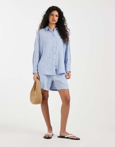 Vero Moda - Blåstribet sæt i hørlook med oversized skjorte og shorts med bindebånd i taljen - view 1