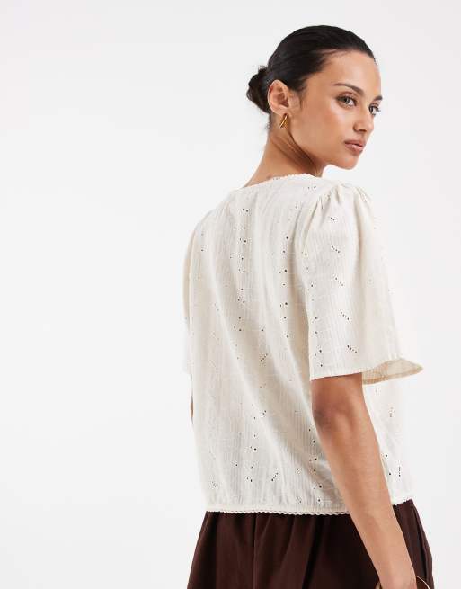 Vero Moda - Blouse nouée devant en broderie anglaise ajourée à manches évasées - Crème, 4 de 4