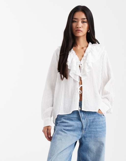 Vero Moda - Blusa bianca stile bohémien allacciata sul davanti con volant sul collo, 2 di 4
