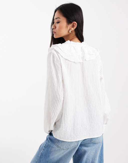 Vero Moda - Blusa bianca stile bohémien allacciata sul davanti con volant sul collo, 4 di 4