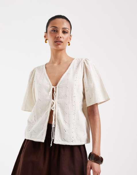 Vero Moda - Blusa color crema con mangas acampanadas, bordado inglés calado y lazada delantera - view 1