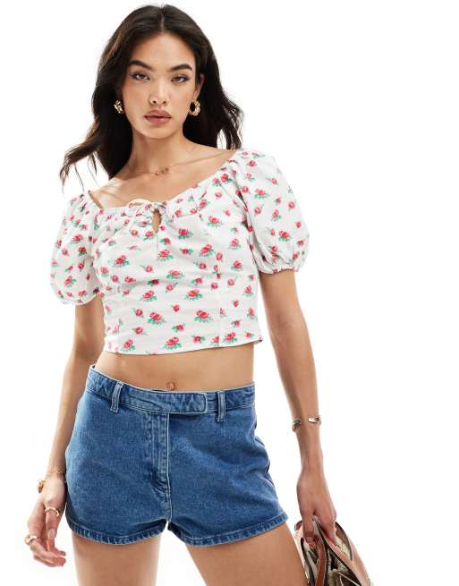 Vero Moda - Blusa con scollo a cuore e allacciatura frontale a fiori con maniche a palloncino