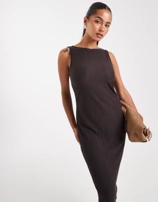 boat neck maxi plisse dress in chocolate-Brown