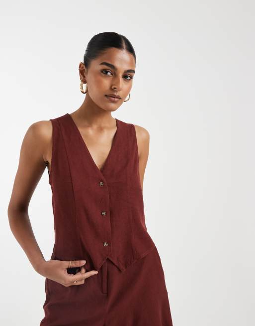 Vero Moda – Bordowy zestaw z materiału o fakturze lnu: dopasowana kamizelka i szorty, 3 z 3