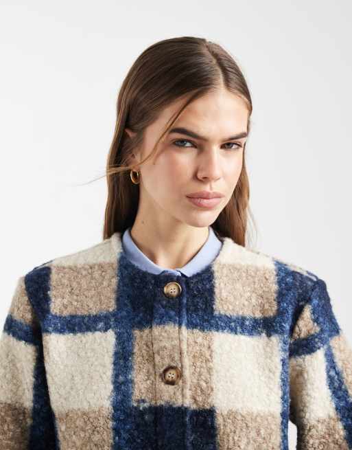 Vero Moda boucle textured collarless short jacket in beige and navy check, 3 of 4