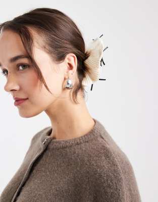 Vero Moda Bow Applique Scrunchie In White